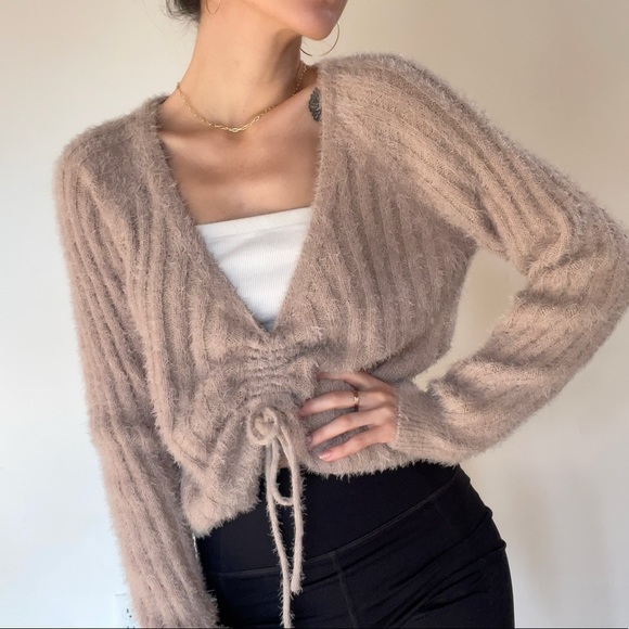 Fuzzy crop sweater - Picture 4 of 9